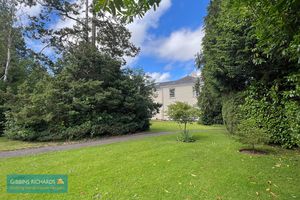 Communal Gardens- click for photo gallery